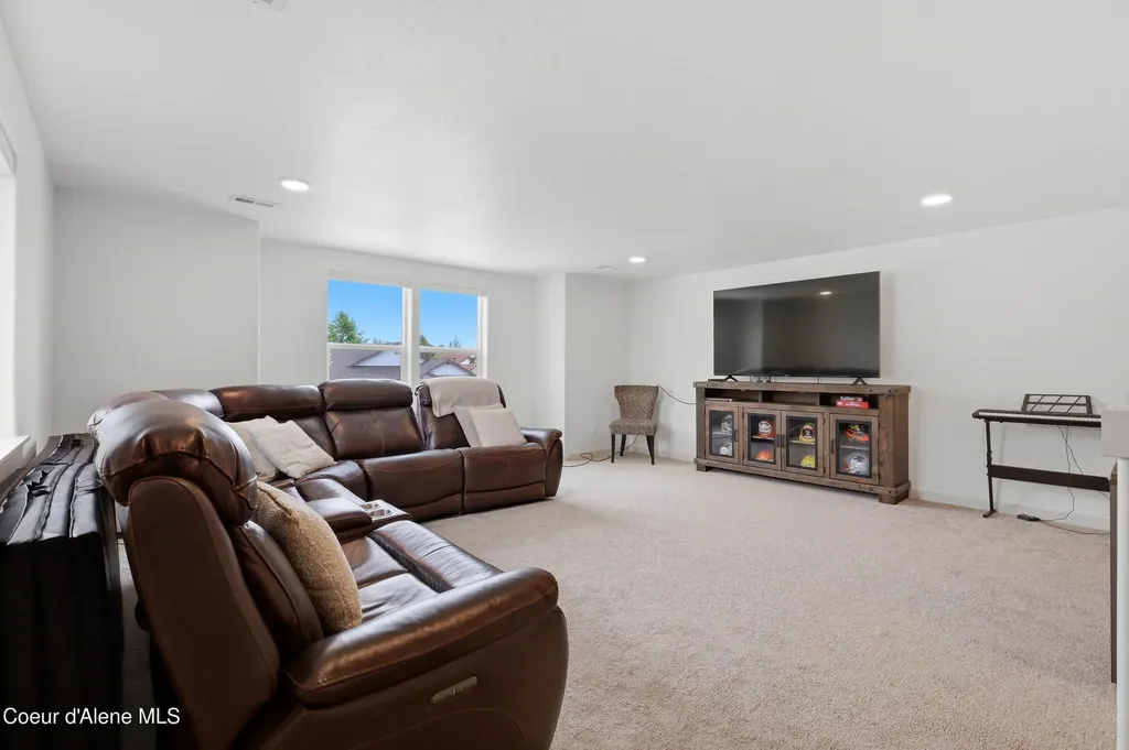 650 Ripatti Way Hayden ID 83835