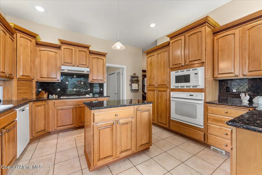 16703 W Riverview Drive Post Falls ID 83854
