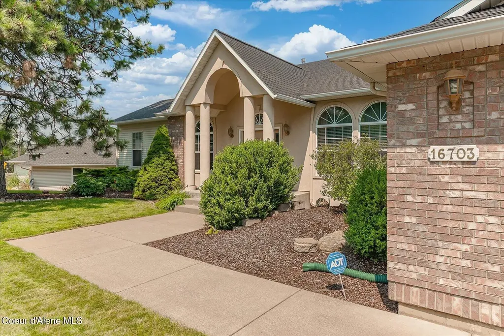 16703 W Riverview Drive Post Falls ID 83854