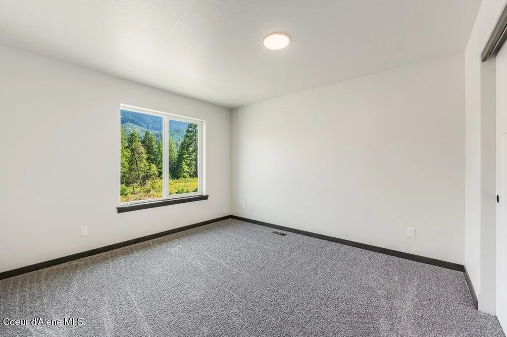 25817 N Dickens Road Athol ID 83801