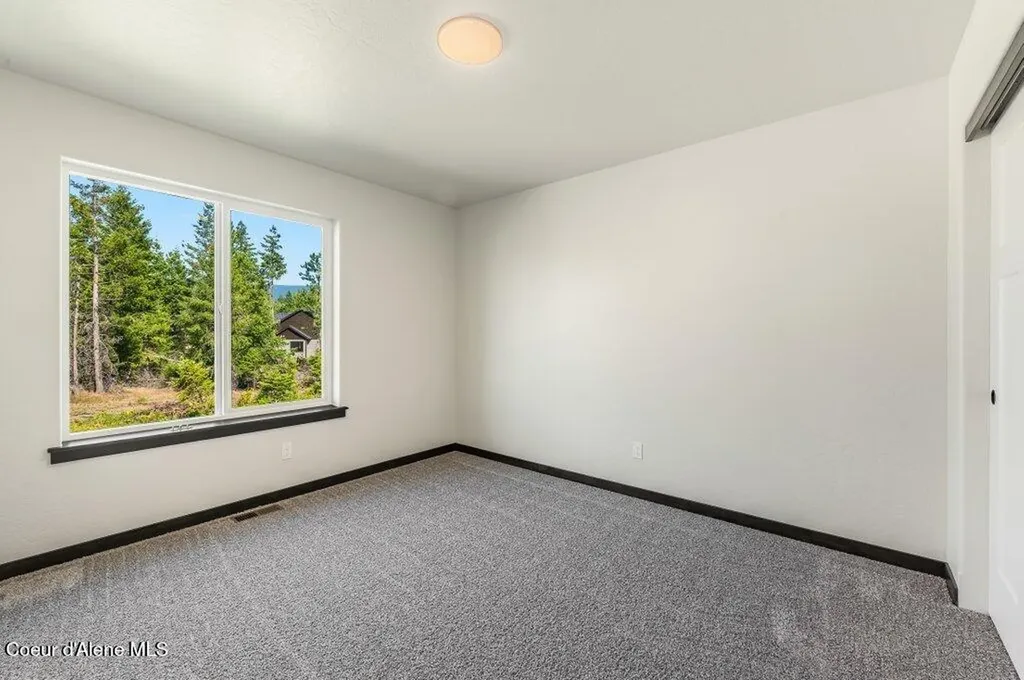 25817 N Dickens Road Athol ID 83801