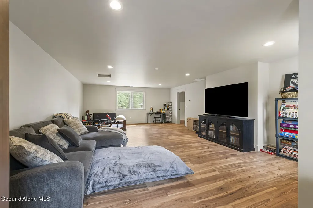 33254 N Riffle Road Spirit Lake ID 83869