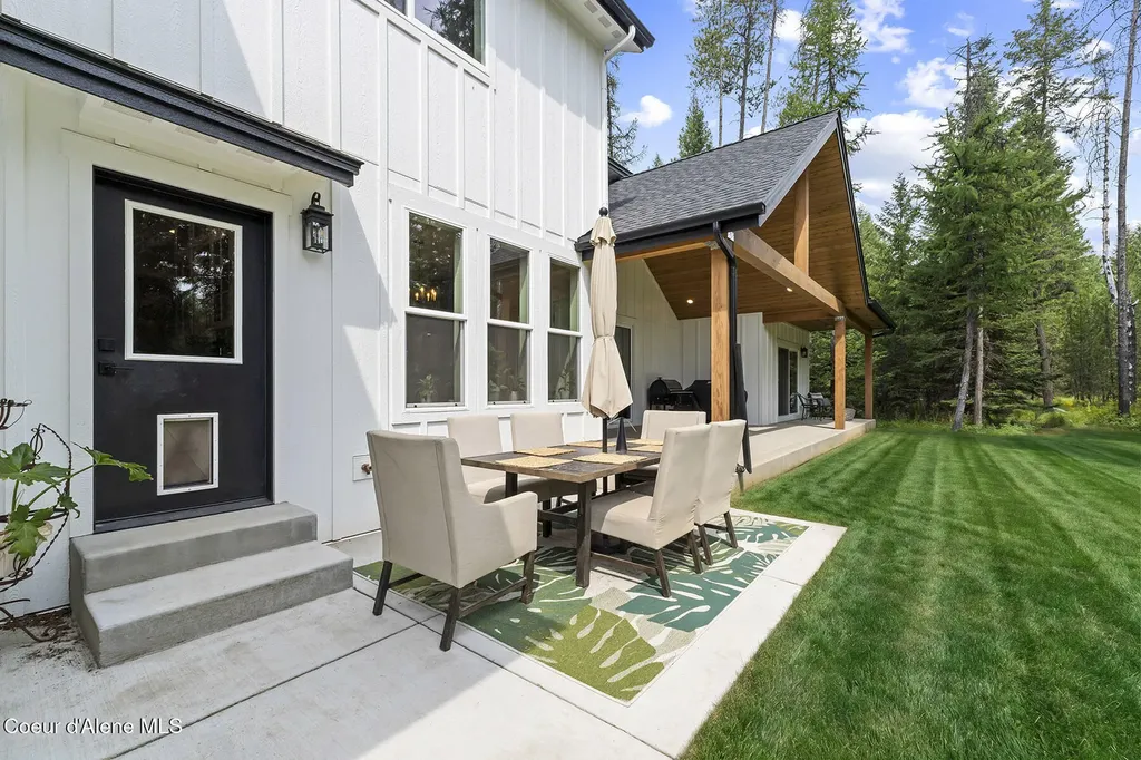 33254 N Riffle Road Spirit Lake ID 83869