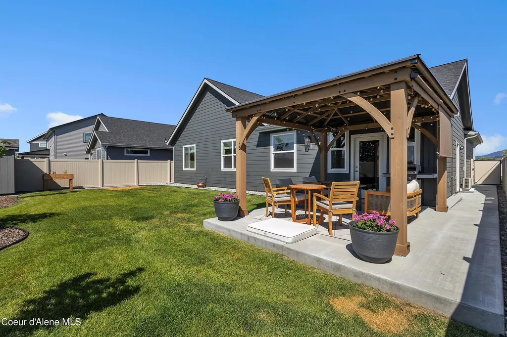 3510 N Cyprus Fox Loop Post Falls ID 83854