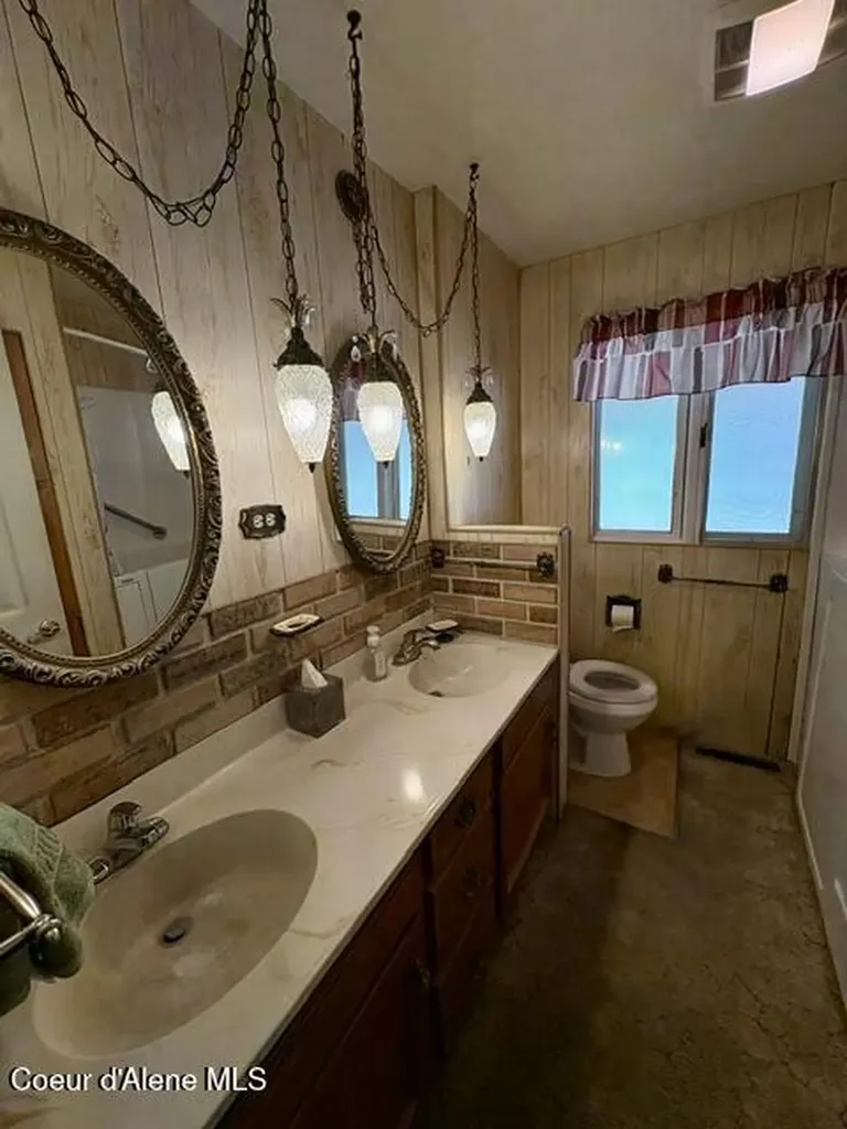 105 W Fir Avenue Osburn ID 83849