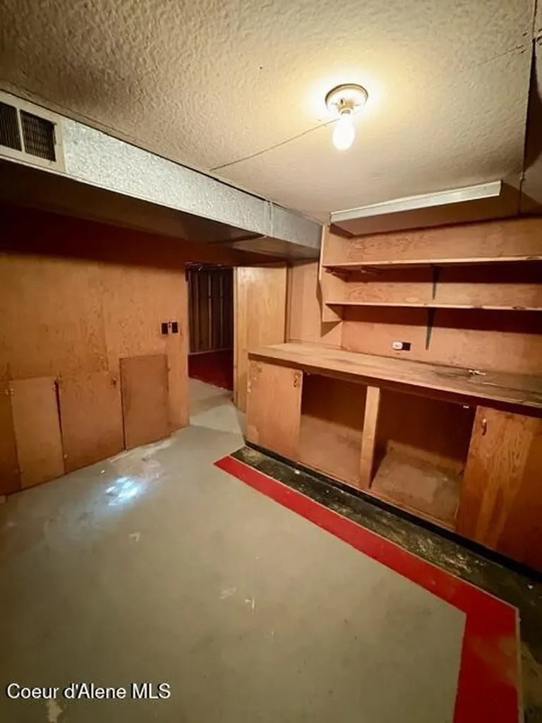 105 W Fir Avenue Osburn ID 83849