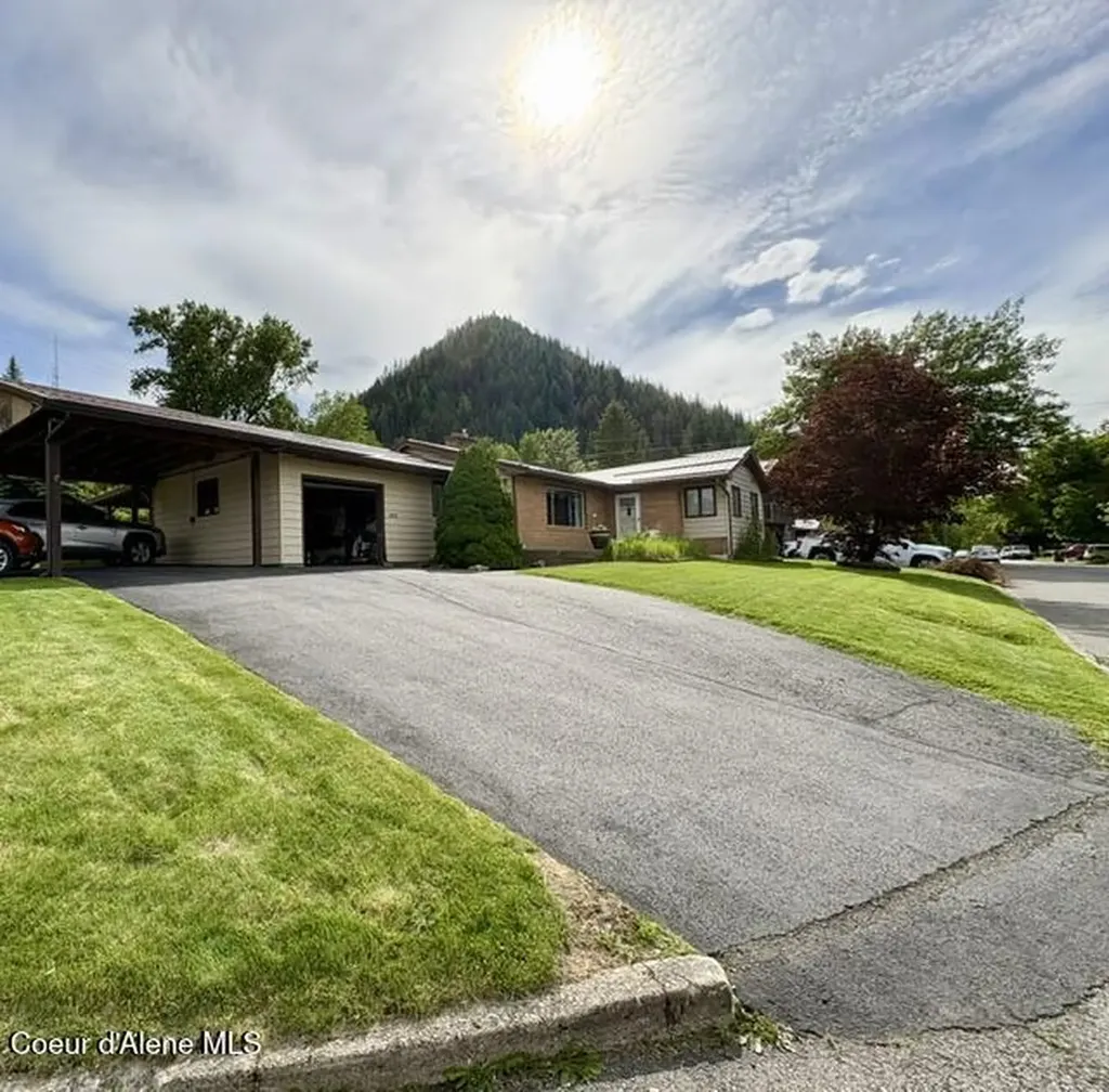 105 W Fir Avenue Osburn ID 83849