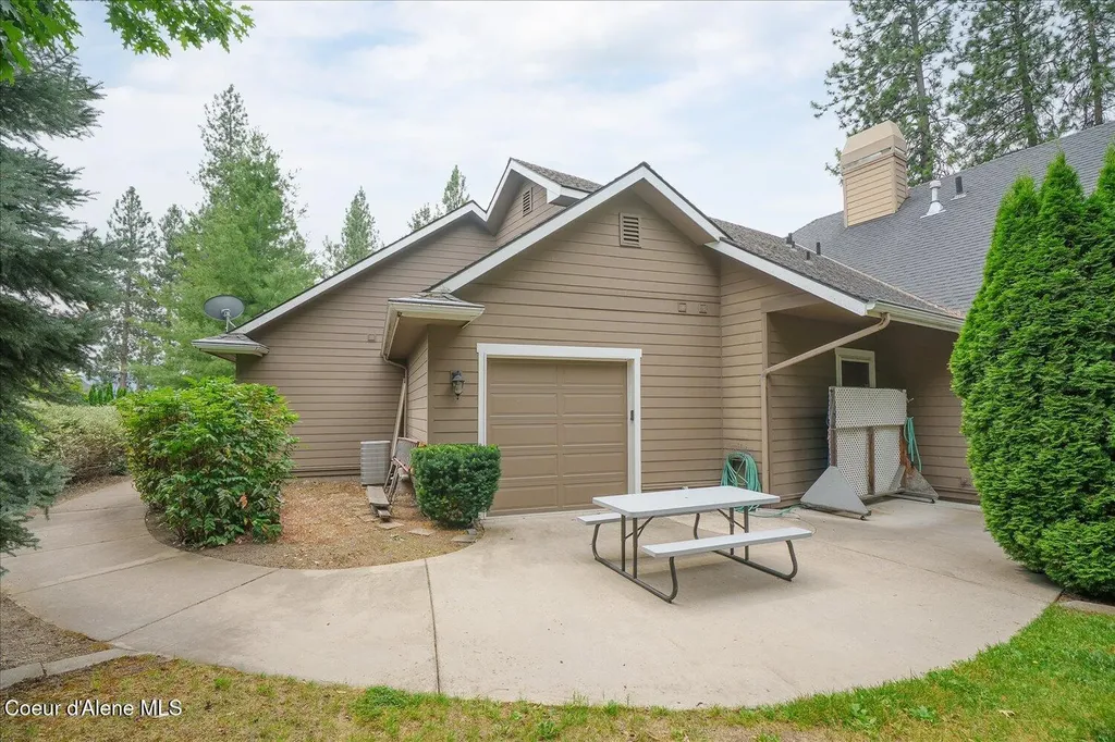 611 N Coles Loop Post Falls ID 83854