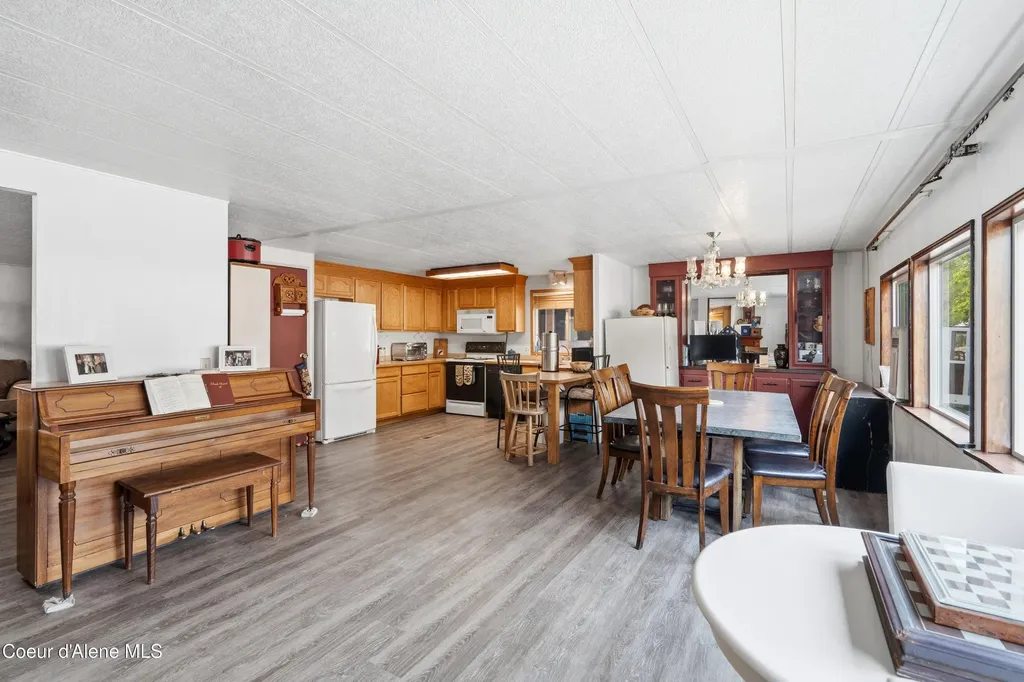 9091 N Starr Loop Hayden ID 83835