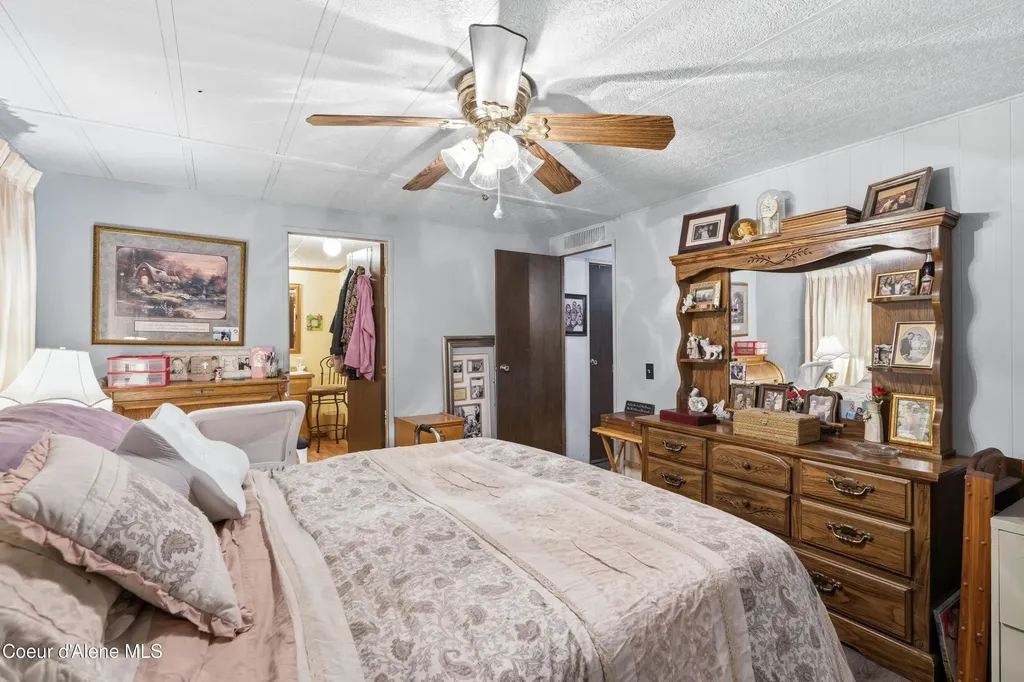 9091 N Starr Loop Hayden ID 83835