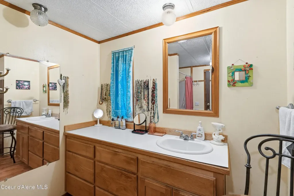 9091 N Starr Loop Hayden ID 83835