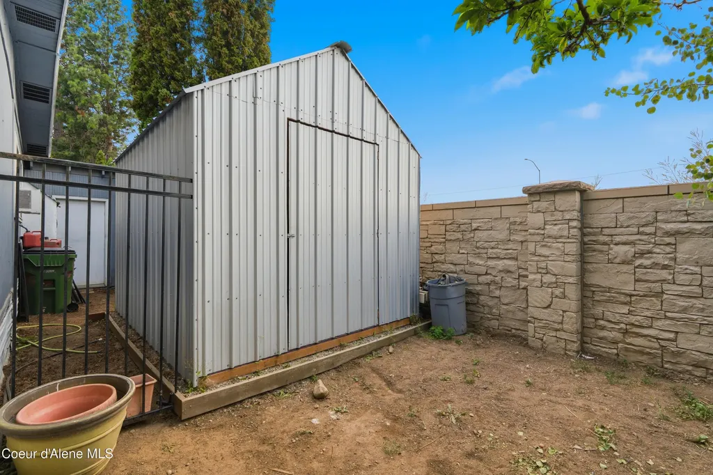 9091 N Starr Loop Hayden ID 83835