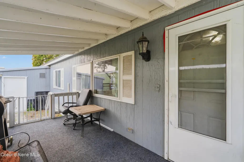 9091 N Starr Loop Hayden ID 83835
