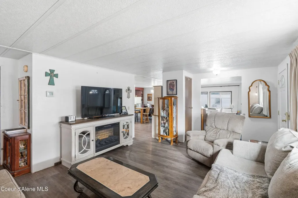 9091 N Starr Loop Hayden ID 83835