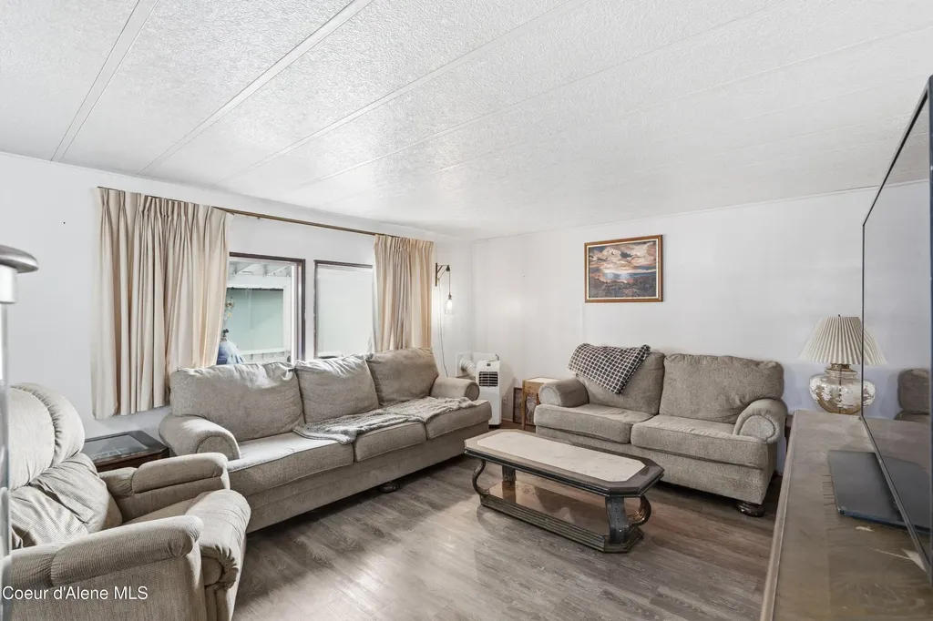 9091 N Starr Loop Hayden ID 83835