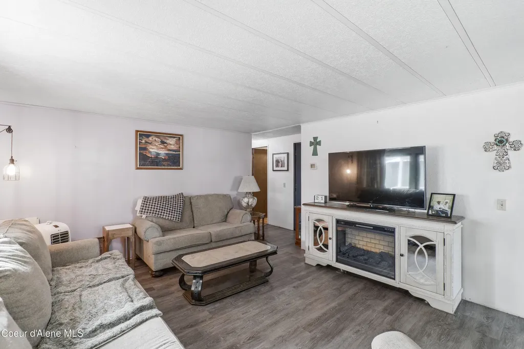 9091 N Starr Loop Hayden ID 83835