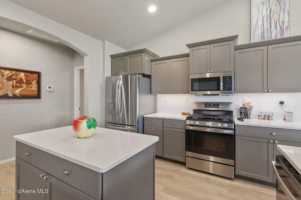 4472 N May Ella Loop Hauser ID 83854