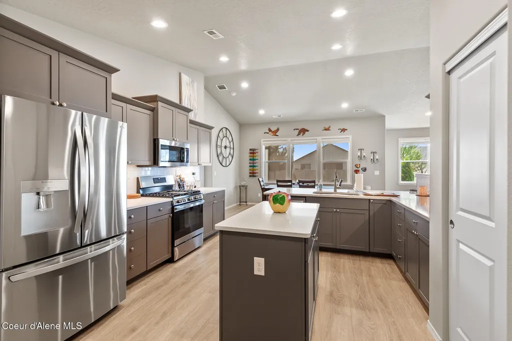 4472 N May Ella Loop Hauser ID 83854