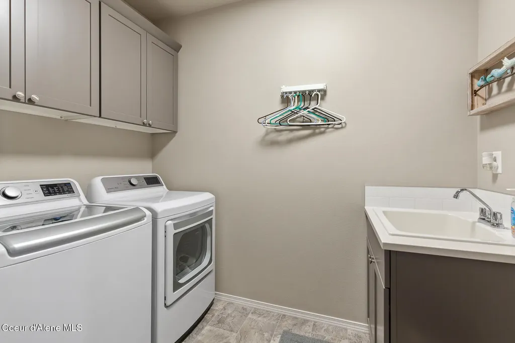 4472 N May Ella Loop Hauser ID 83854