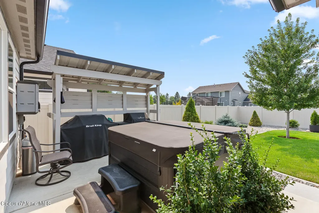 4472 N May Ella Loop Hauser ID 83854