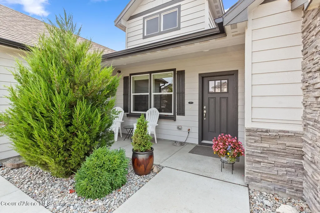 4472 N May Ella Loop Hauser ID 83854