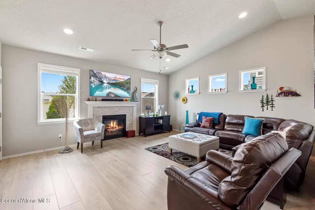 4472 N May Ella Loop Hauser ID 83854
