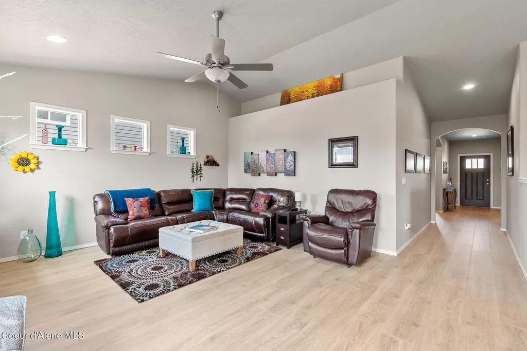 4472 N May Ella Loop Hauser ID 83854