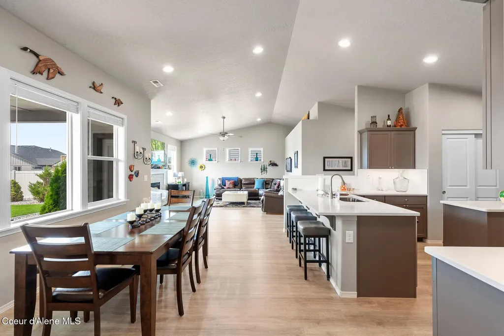 4472 N May Ella Loop Hauser ID 83854