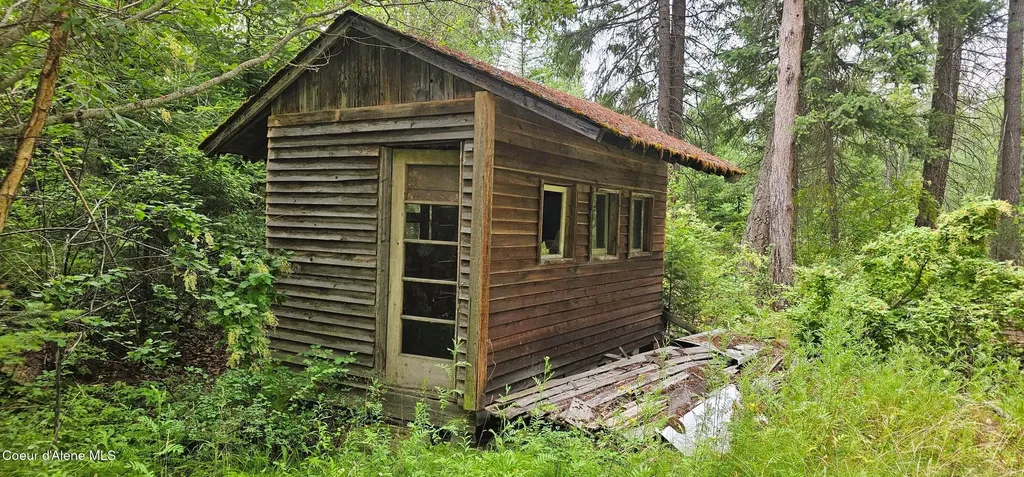 1754 Giles Connection Road Bonners Ferry ID 83805