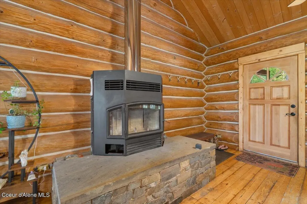 1040 Salee Creek Road Athol ID 83801