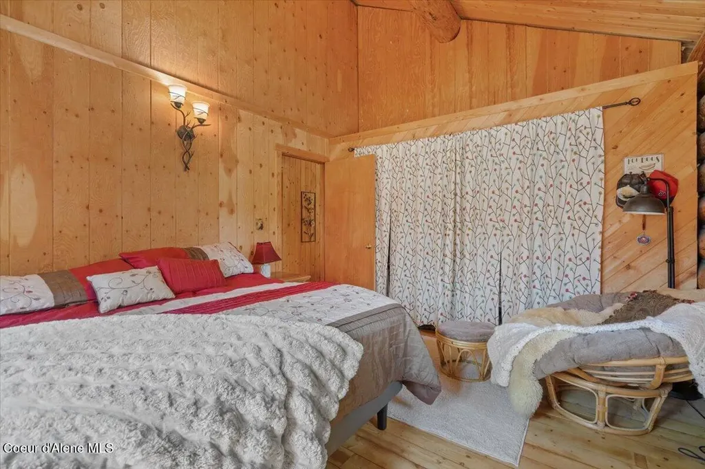 1040 Salee Creek Road Athol ID 83801