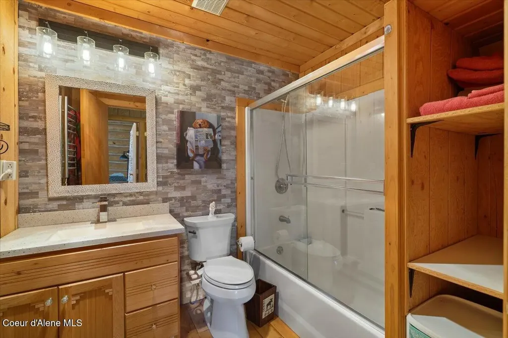1040 Salee Creek Road Athol ID 83801