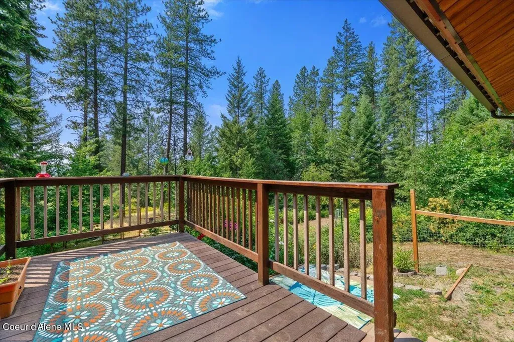 1040 Salee Creek Road Athol ID 83801