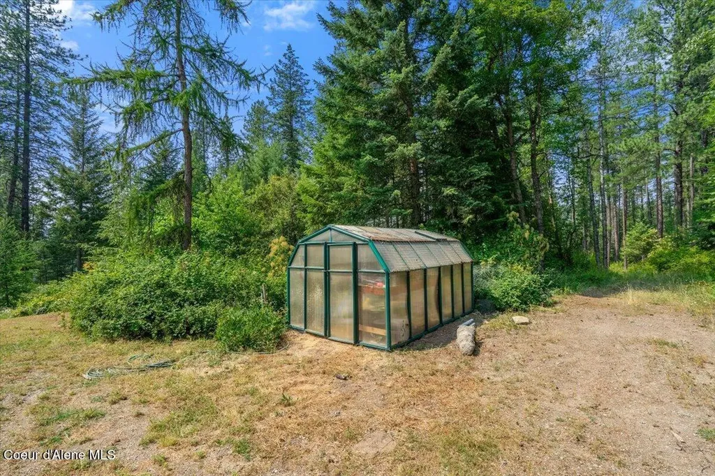 1040 Salee Creek Road Athol ID 83801