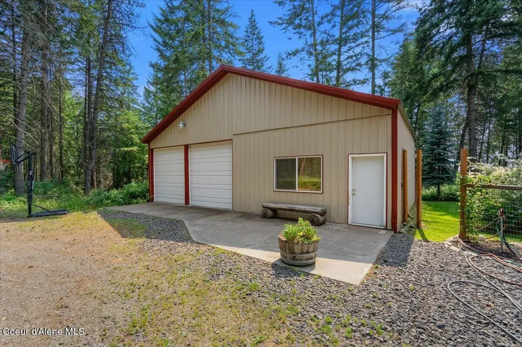 1040 Salee Creek Road Athol ID 83801