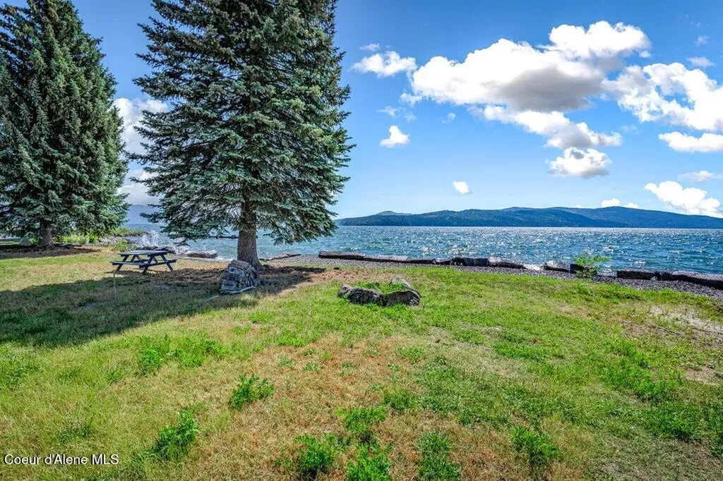 171 Country Road Hope ID 83836