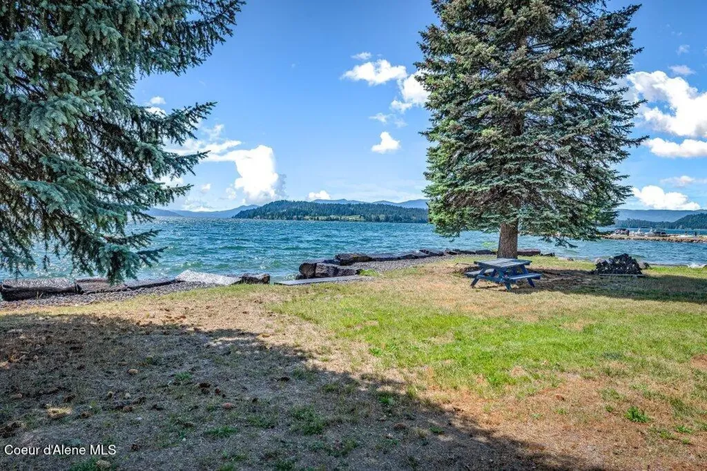 171 Country Road Hope ID 83836