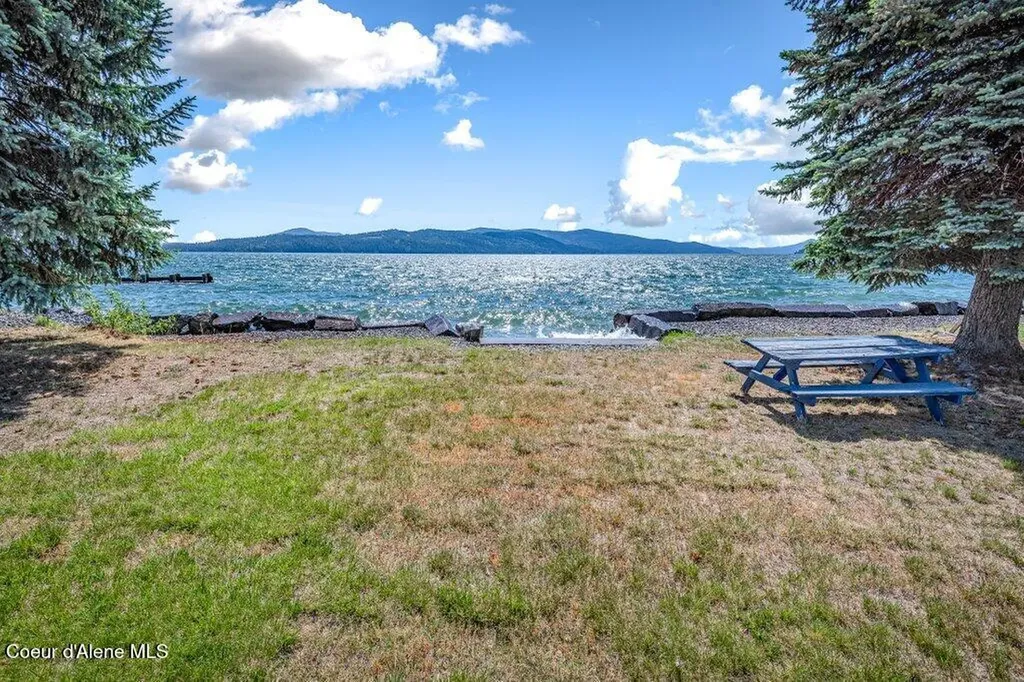 171 Country Road Hope ID 83836