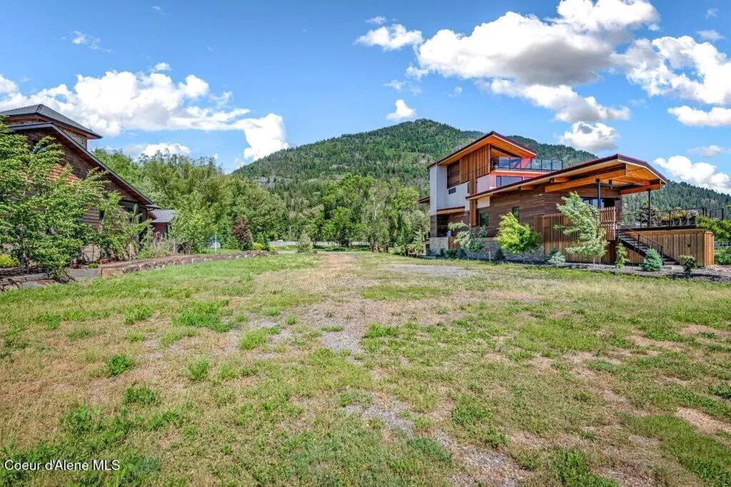 171 Country Road Hope ID 83836