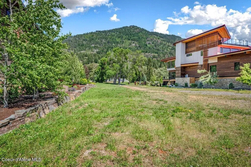 171 Country Road Hope ID 83836