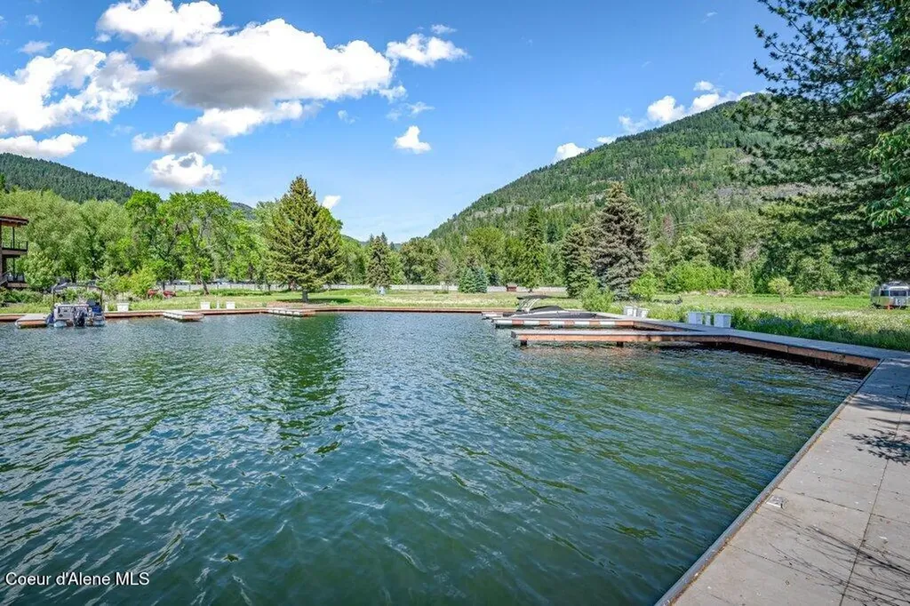 171 Country Road Hope ID 83836
