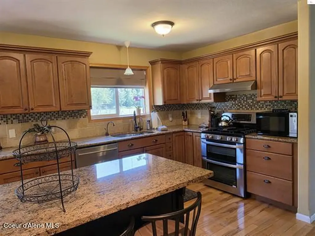 1599 Samuels Road Sandpoint ID 83864