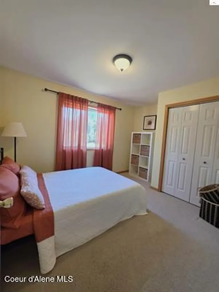 1599 Samuels Road Sandpoint ID 83864