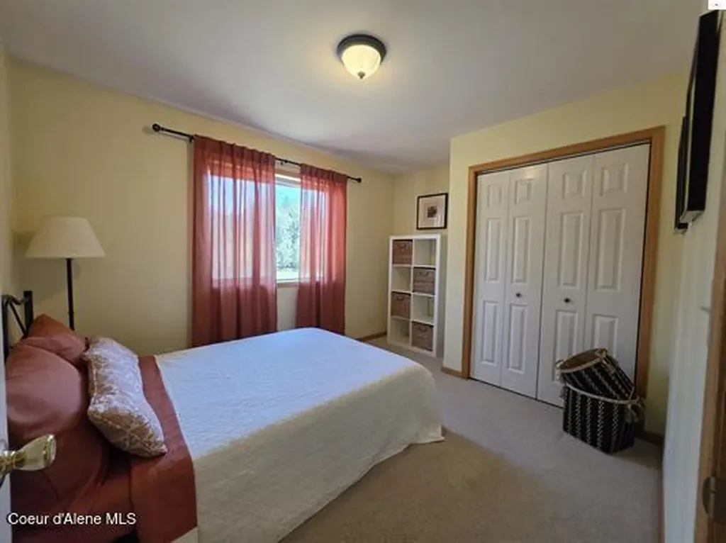 1599 Samuels Road Sandpoint ID 83864