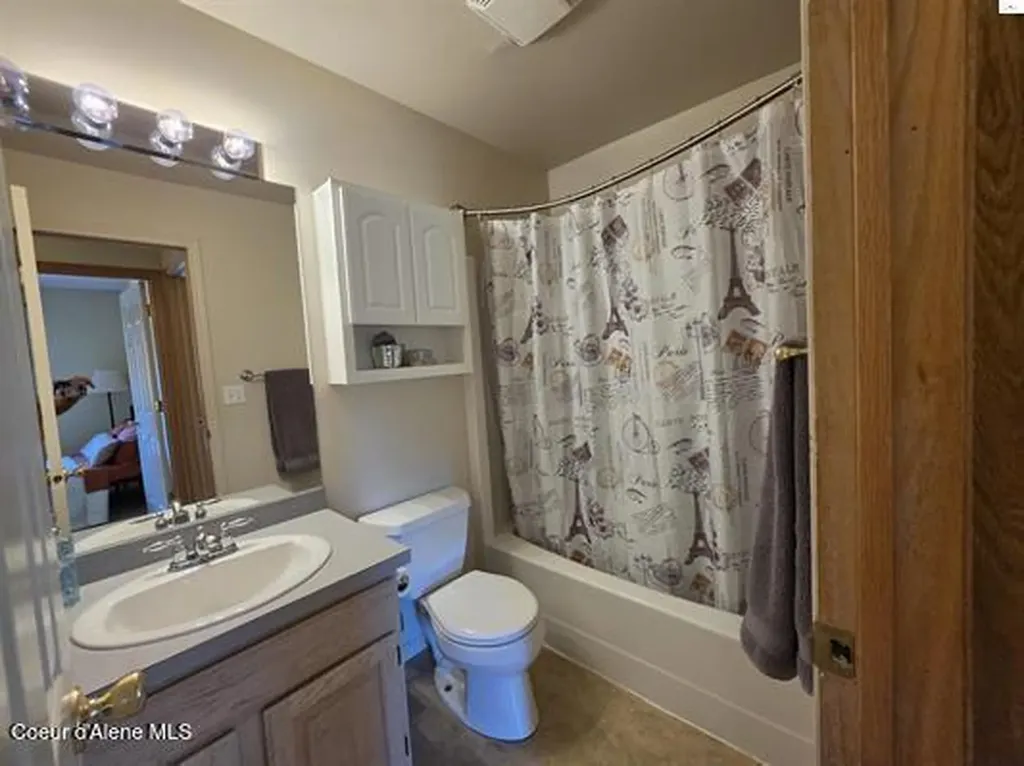 1599 Samuels Road Sandpoint ID 83864