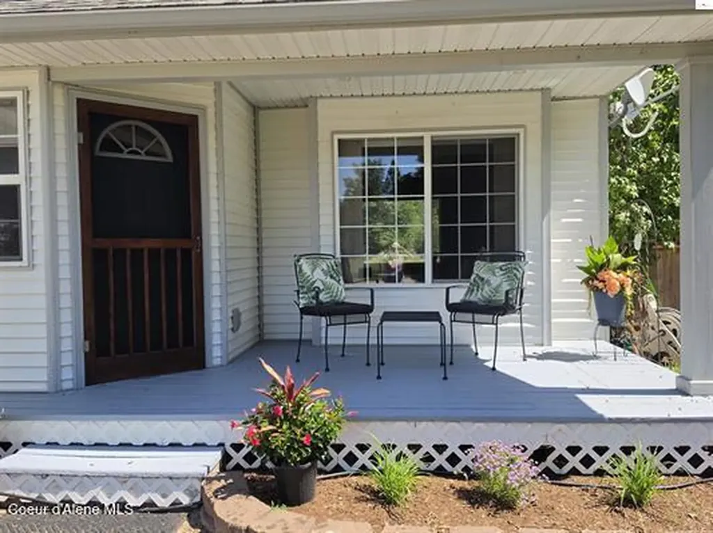 1599 Samuels Road Sandpoint ID 83864