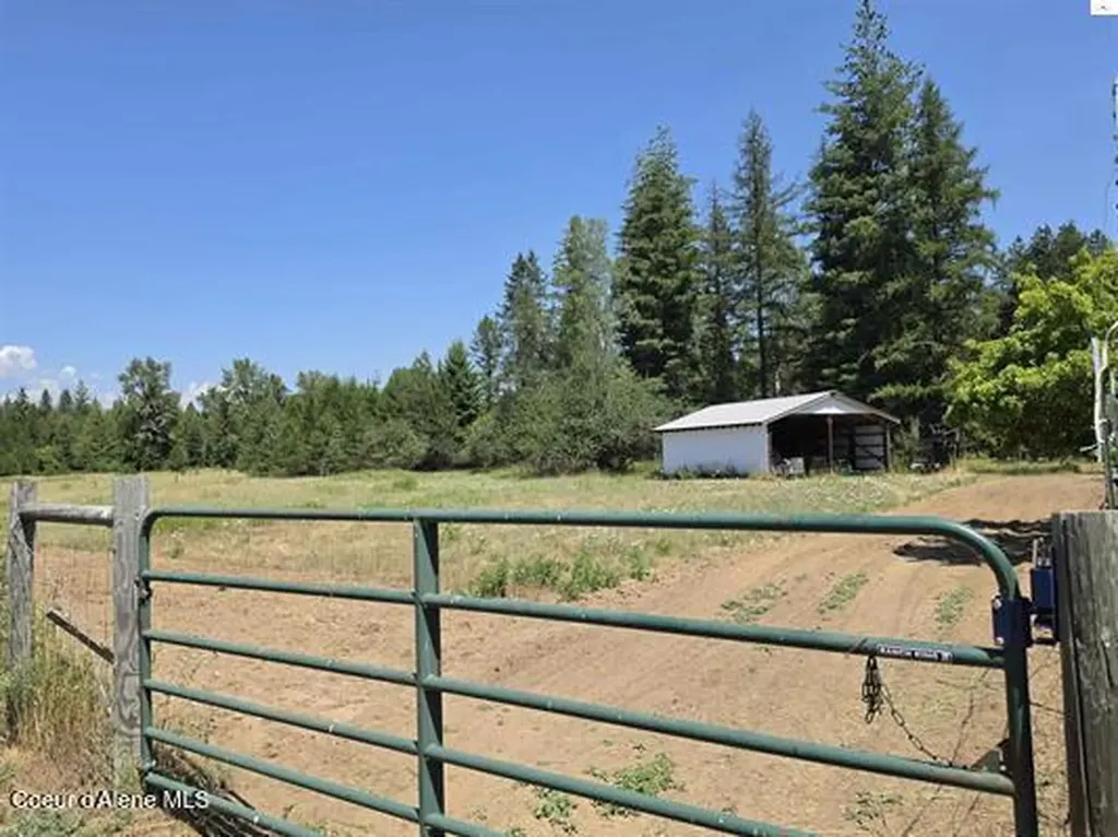 1599 Samuels Road Sandpoint ID 83864