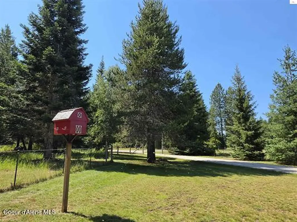 1599 Samuels Road Sandpoint ID 83864