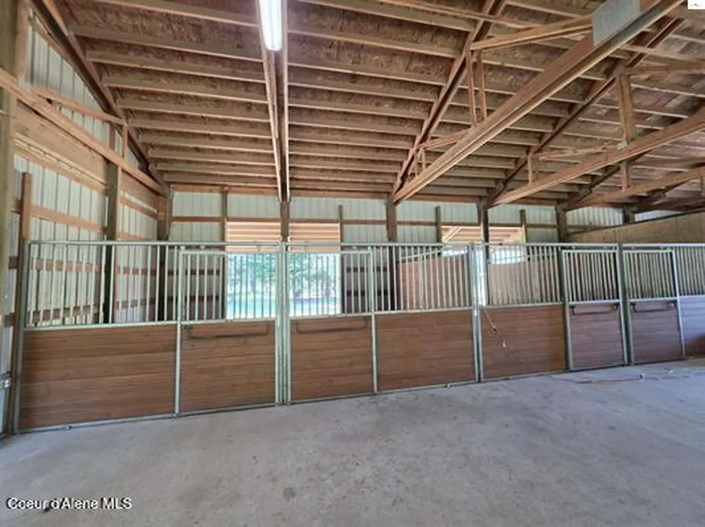 1599 Samuels Road Sandpoint ID 83864