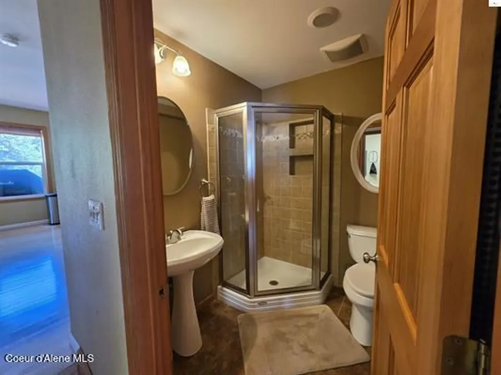 1599 Samuels Road Sandpoint ID 83864